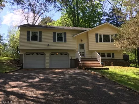 5 Hibbler Rd, Lebanon, NJ 08833