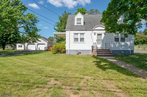 137 Valpeck Ave, Raritan, NJ 08869