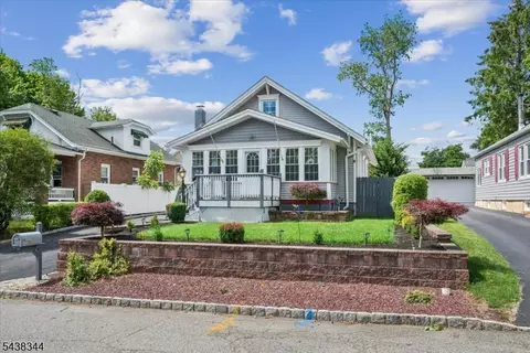 15 Clover Pl, Mine Hill, NJ 07803
