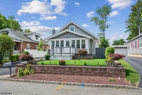 15 Clover Pl, Mine Hill, NJ 07803