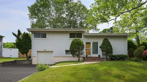 88 N Glenwood Rd, Fanwood, NJ 07023