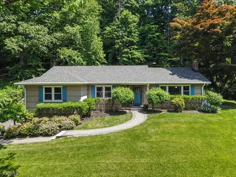 7 Molly Stark Dr, Morristown, NJ 07960
