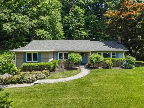 7 Molly Stark Dr, Morristown, NJ 07960