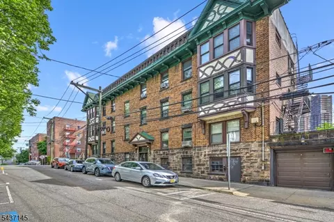 33 62nd St #1, West New York, NJ 07093