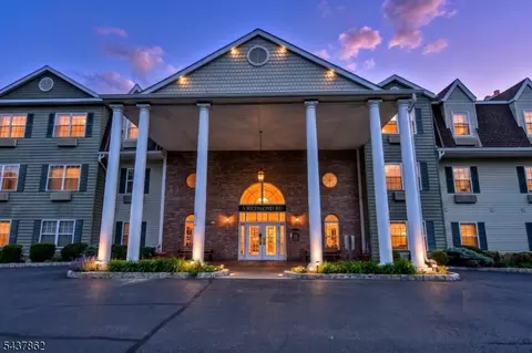 5420 Richmond Rd #420, West Milford, NJ 07480