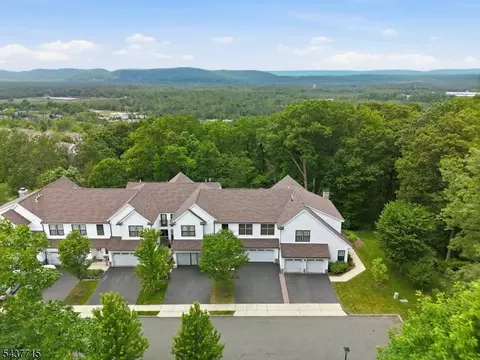 9 Coneflower Ct, Hackettstown, NJ 07840