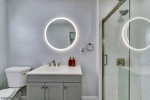 Bath - 305 Buttfield Dr, Plainfield, NJ 07060 photo 2 of 4