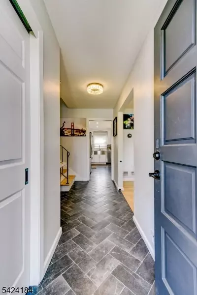 Entry Way - 305 Buttfield Dr, Plainfield, NJ 07060 photo 2 of 3