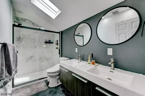 Bath - 305 Buttfield Dr, Plainfield, NJ 07060 photo 4 of 4