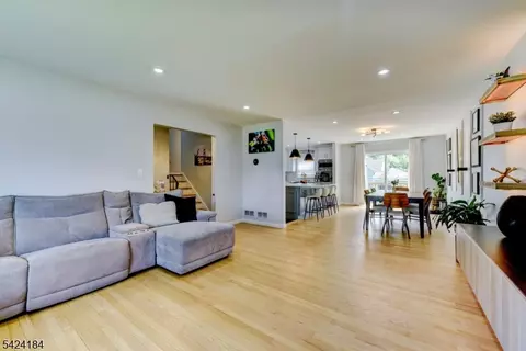 Entry Way - 305 Buttfield Dr, Plainfield, NJ 07060 photo 3 of 3