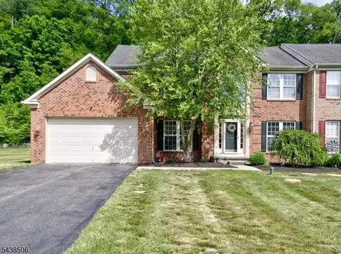 28 Primrose Ln, Sparta, NJ 07871