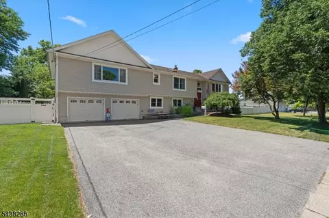15 Kuiken Ct, Wayne, NJ 07470