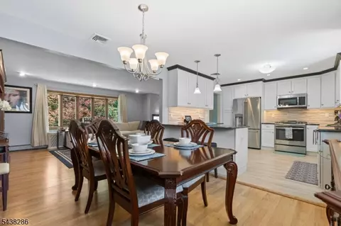 Dining - 15 Kuiken Ct, Wayne, NJ 07470 photo 2 of 2
