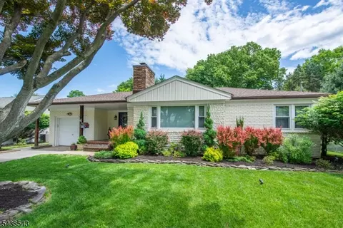4 Brookhill Pl, Little Falls Twp, NJ 07424
