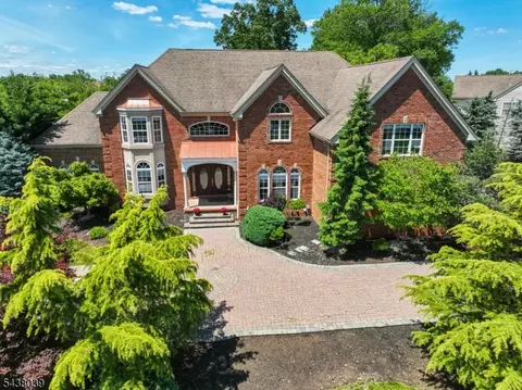 11 Valley Wood Dr, Somerset, NJ 08873