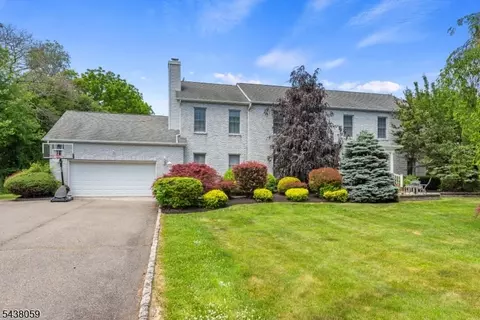 127 Smithtown Rd, Hackettstown, NJ 07840
