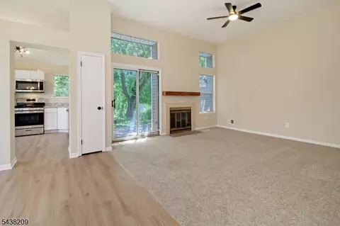 Living - 430 Cardinal Ln, Bedminster, NJ 07921 photo 2 of 3