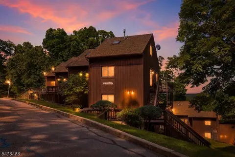 4 Telemark Dr #2, Vernon, NJ 07462