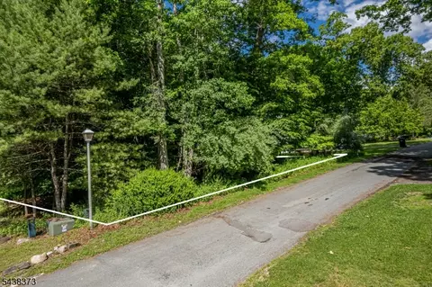 404 Hearthstone Ct, Montague Twp, NJ 07827