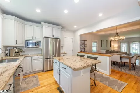 298 Emerson Ln, Berkeley Heights, NJ 07922