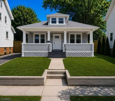 425 Mercer Ave, Roselle, NJ 07203
