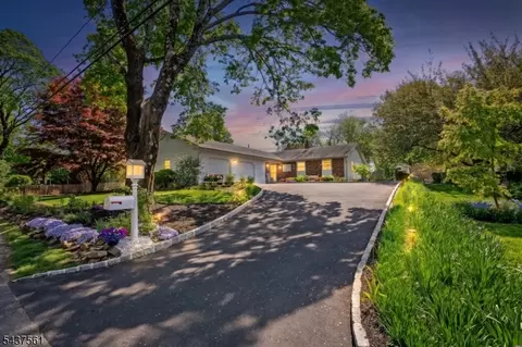 4 Hillcrest Ave, Mendham, NJ 07945