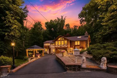 1 Woodlawn Rd, Sparta, NJ 07871