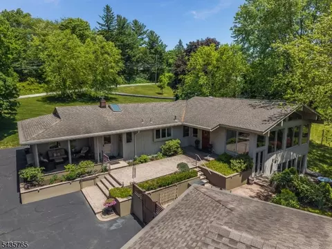 219 W Valley Brook Rd, Califon, NJ 07830