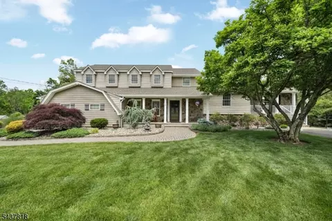 104 Howell Dr, Somerville, NJ 08876