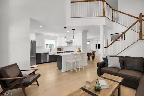 10 Raleigh Ct, Basking Ridge, NJ 07920