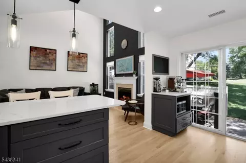 10 Raleigh Ct, Basking Ridge, NJ 07920