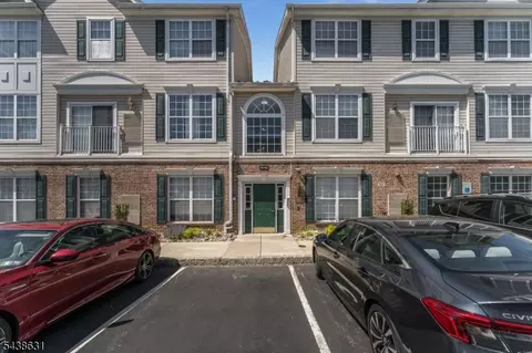 141 Limerick Ln, Phillipsburg, NJ 08865