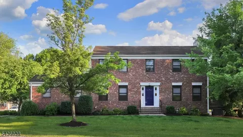 97 Sunrise Dr, Gillette, NJ 07933