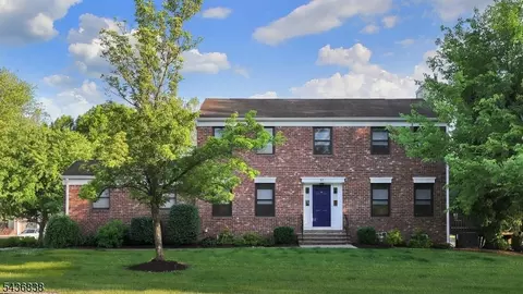 97 Sunrise Dr, Gillette, NJ 07933