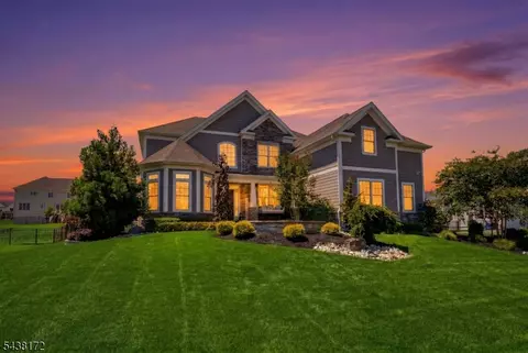 18 Waterford Way, Lincroft, NJ 07738