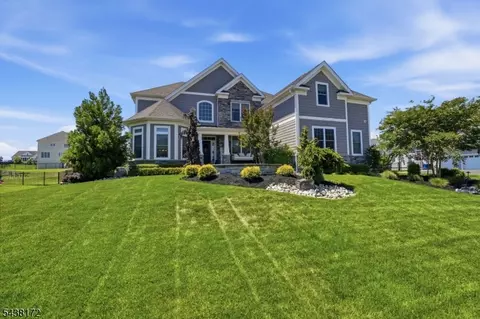 18 Waterford Way, Lincroft, NJ 07738