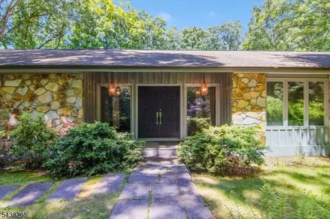 6 Green Hills Rd, Mendham Twp, NJ 07945