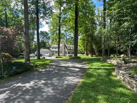 30 Dogwood Dr, Chester Twp, NJ 07930