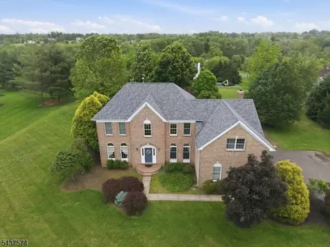 23 Neshanic Dr, Ringoes, NJ 08551
