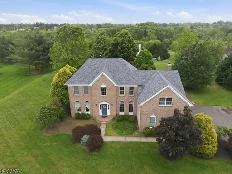 23 Neshanic Dr, Ringoes, NJ 08551