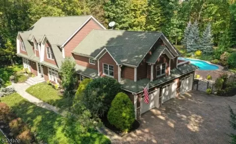 44 Brookvale Rd, Kinnelon, NJ 07405