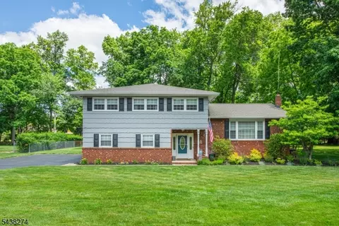 21 Whitegate Rd, Succasunna, NJ 07876