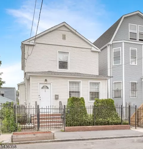 64 Norwood St, Newark, NJ 07106