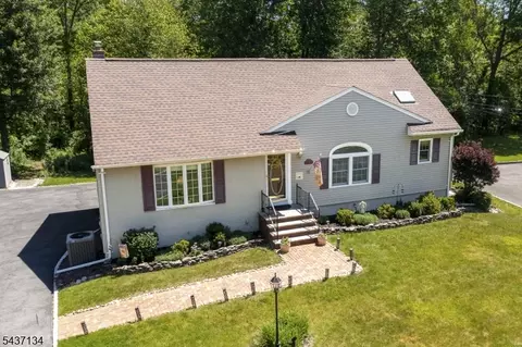37 Holmes Oval, New Providence, NJ 07974