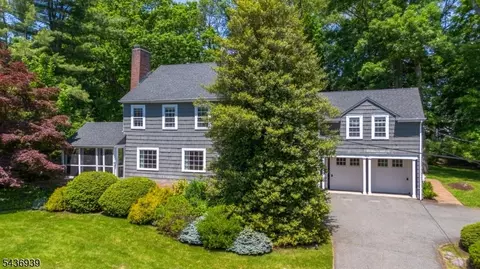 11 Yorke Rd, Mountain Lakes, NJ 07046