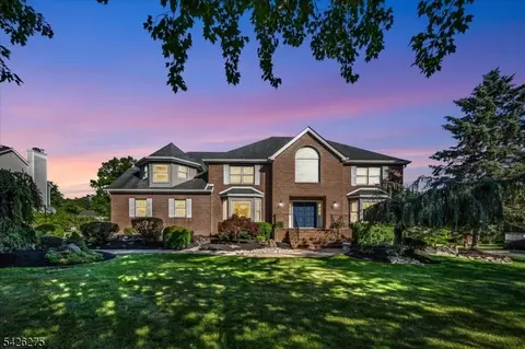 25 Solomon Dr, Bridgewater, NJ 08807