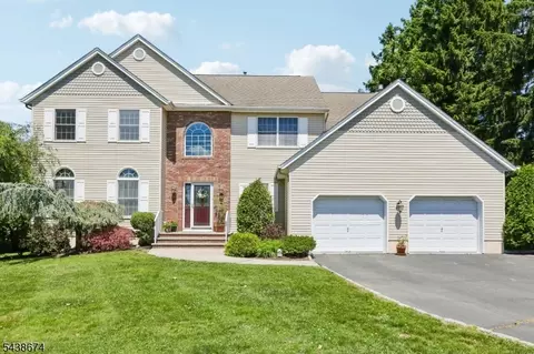 55 Sand Rd, Fairfield, NJ 07004