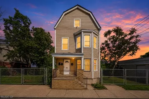 488 S 12th St, Newark, NJ 07103