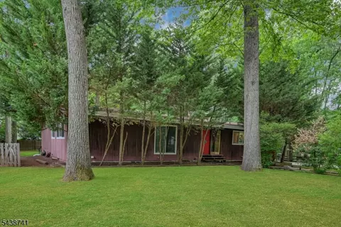 2009 E Glen Ave, Washington Twp, NJ 07676