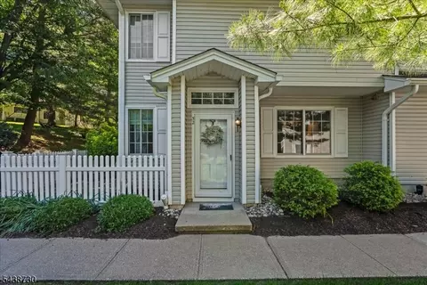 52 Encampment Dr, Bedminster, NJ 07921